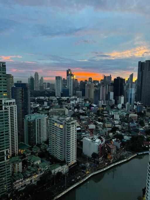 The Serene Escape Rockwell Makati City View 1Br Apartment Manila Bagian luar foto