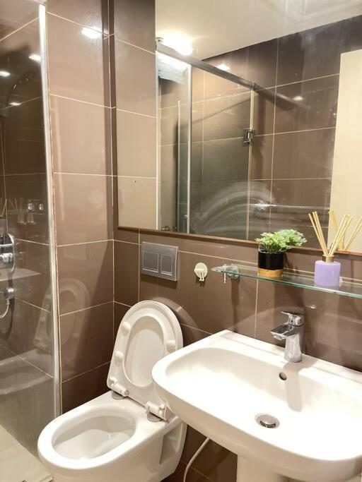 The Serene Escape Rockwell Makati City View 1Br Apartment Manila Bagian luar foto