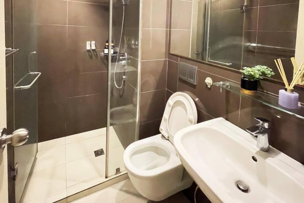 The Serene Escape Rockwell Makati City View 1Br Apartment Manila Bagian luar foto
