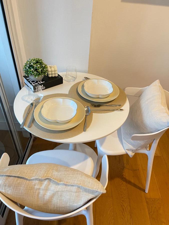 The Serene Escape Rockwell Makati City View 1Br Apartment Manila Bagian luar foto